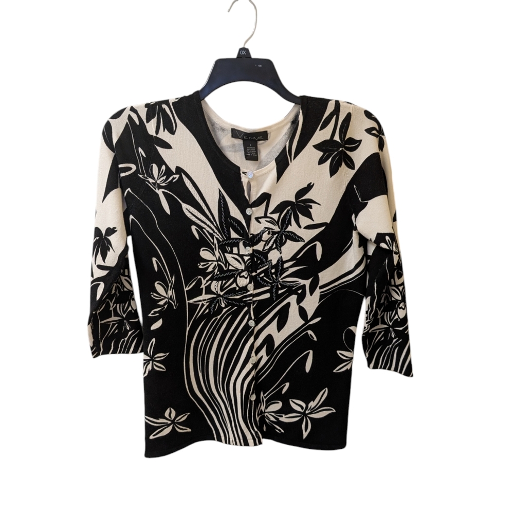 Venue Vintage Black Cream Floral Sweater Soft Stretchy Sweater Top Women's Small